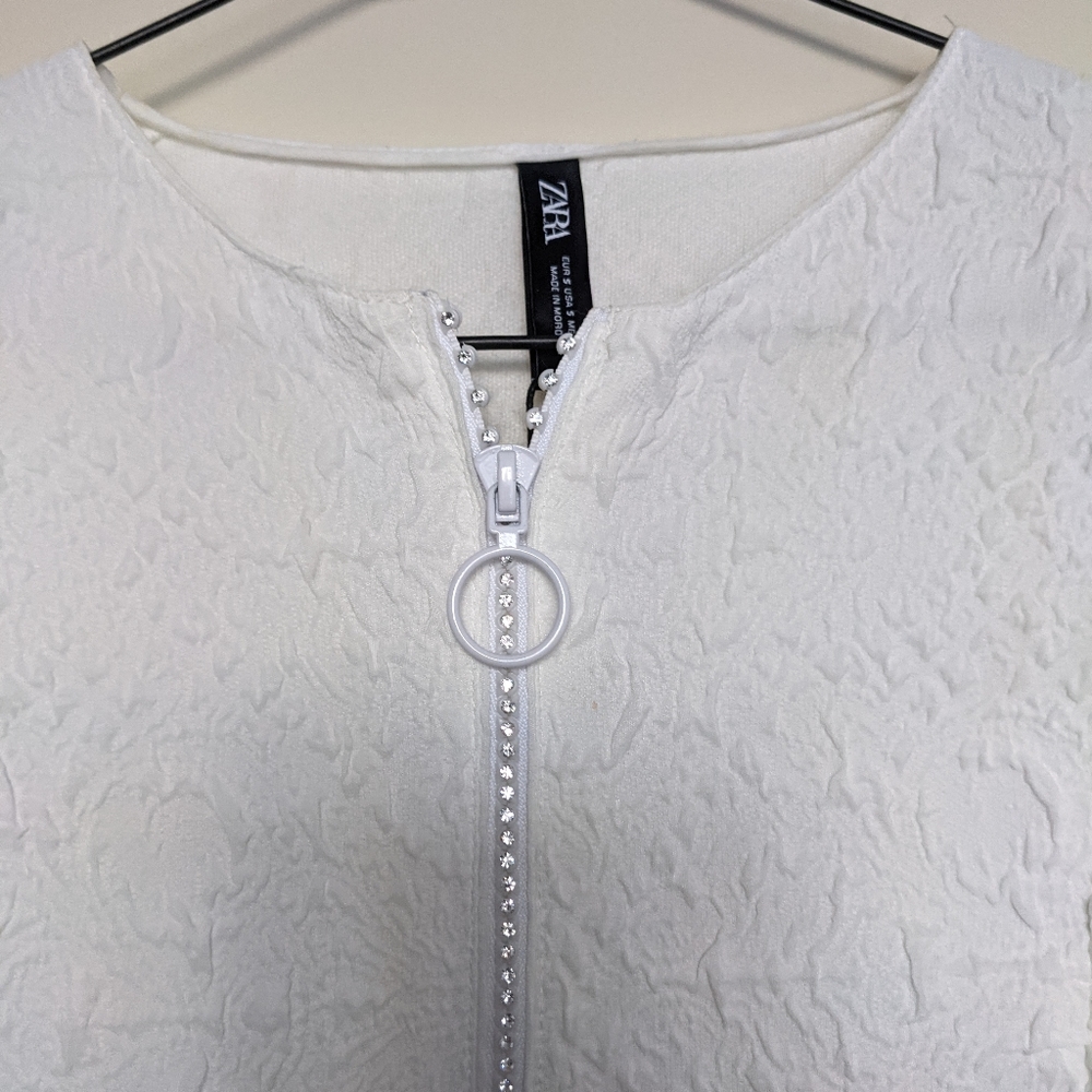 Zara Ruffle Shoulder Cropped Length Blouse - Picture 2 of 6